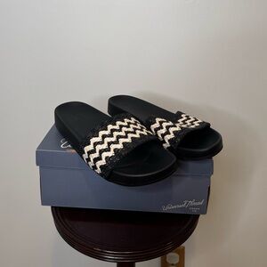 Universal Thread Black and White Zigzag Slide Sandals